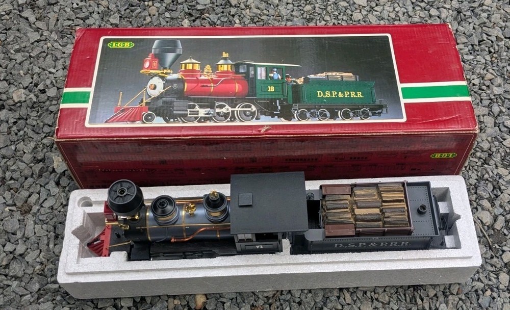 LGB 2028 D – D.,S.P. & P.R.R. 2-6-0 Locomotive & Tender