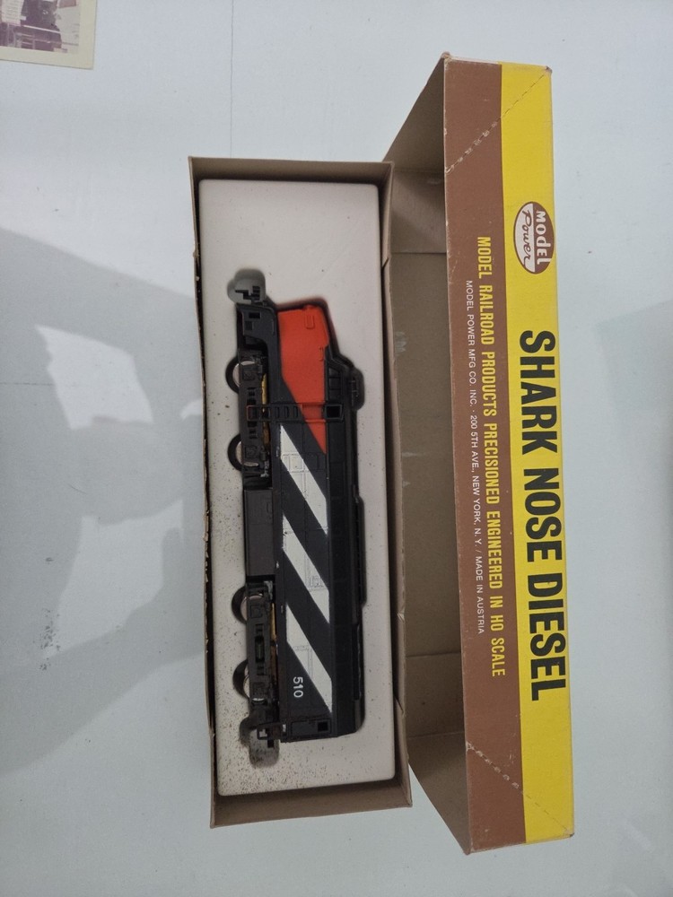 Model Power Canadian National E9 Diesel Locomotive #510 Read