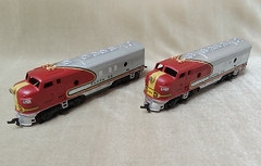 HO Gauge TYCO #4015 Santa Fe Diesel Locomotive A-B Units (Needs Repair) XXMR370