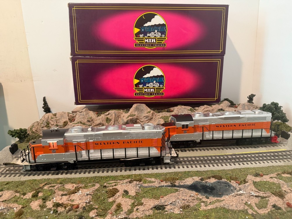 MTH MT-2141LP Western Pacific GP-20 Powered/Dummy pair NIB