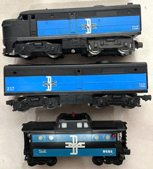 LIONEL BOSTON & MAINE FA-B DIESEL #217 & CABOOSE – RUNS GREAT & CABOOSE LIGHTS