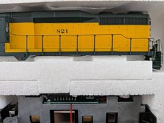 Proto 2000 HO GP30, Phase II, C&NW #821, Proto Item #23080, DC Analog.
