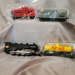 Shell HO USRA 0-8-0 Steam Locomotive w/ Shell Tank Cars Analog DC 2-Rail