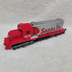 HO Scale Tyco Diesel Loco Train Santa Fe #5628 Functionality Unknown READ