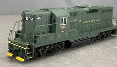 HO Proto2000 GP7 PhII Diesel Locomotive Reading #633 HO8380