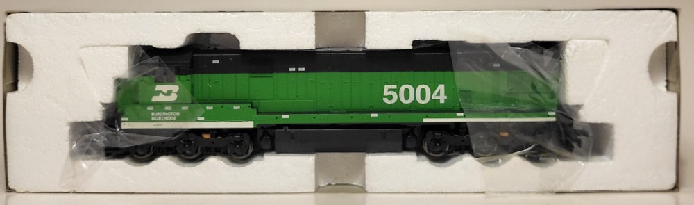 Atlas HO C30-7 Burlington Northern #5004 Diesel Locomotive – DC Analog C-10 NOS