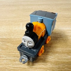 Dash – Thomas The Tank Engine & Friends Adventures Metal Push Along Trains