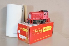 TRIANG HORNBY R253 BR RED 0-4-0 DOCK AUTHORITY DIESEL SHUNTER LOCOMOTIVE 3 on
