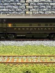 “HO SCALE “”ATLAS”” MODEL OF A PENNSYLVANIA FP7 ENGINE NO 9834.”