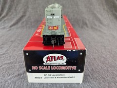 Atlas HO GP40, L&N #3002, Atlas #8919, DC Analog.