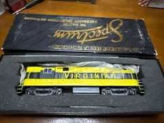 HO Bachmann Spectrum Fairbanks Morse H16-44 Virginian Diesel Locomotive#38 81210