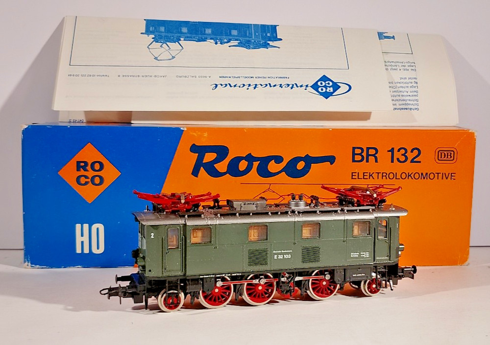 Roco 04145 BR 132 DB Electric Locomotive Opertng Pantograph HO Scale New in box