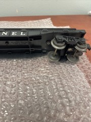 LIONEL 6844 FLAT CAR WITH 6 MISSILES O GAUGE