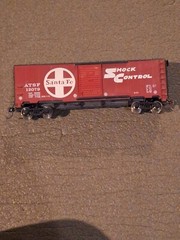 VINTAGE H O SCALE SHOCK CONTROL BROWN BOX CAR BY SANTA FE A T S F 12079