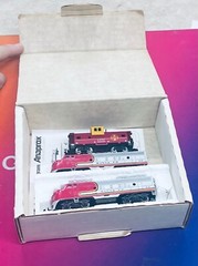 RSO ATEST Z-74322 N SCALE SANTA FE DIESEL LOCOMOTIVE (2)