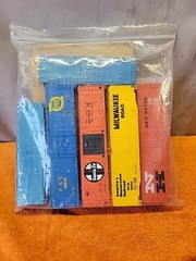 X•Vintage HO Scale Assorted Diesel Locomotive Train Car Bodies ONLY Lot Of 6