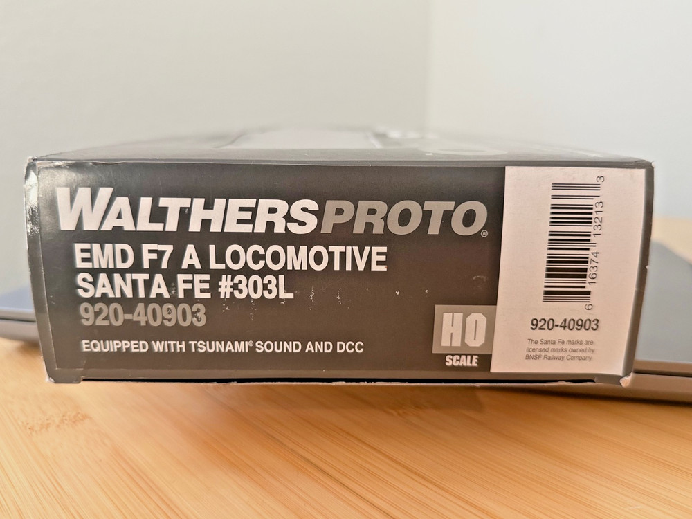 Walthers 920-40903 HO SF EMD F7A with Tsunami Sound & DCC #303L