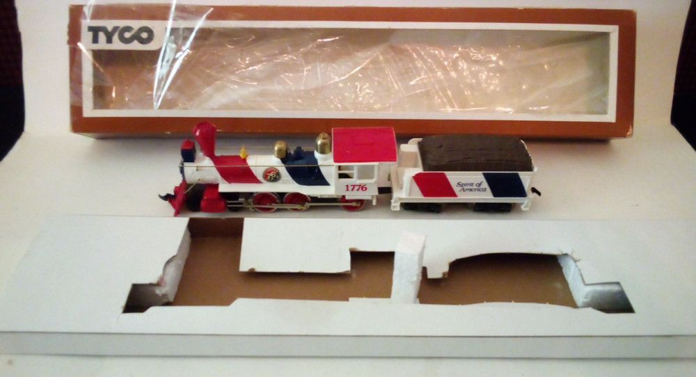 VTG TYCO HO SPIRIT OF AMERICA #247 1776 STEAM ENGINE/COAL CAR W/BOX UNTESTED