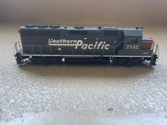 A9433 HO ATHEARN 4708 SOUTHERN PACIFIC RR 7132 EMD GP40-2 DIESEL LOCO