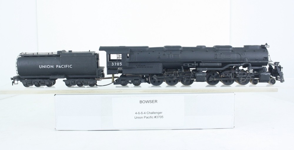 HO Scale Bowser Union Pacific 4-6-6-4 Challenger Locomotive & Tender #3705