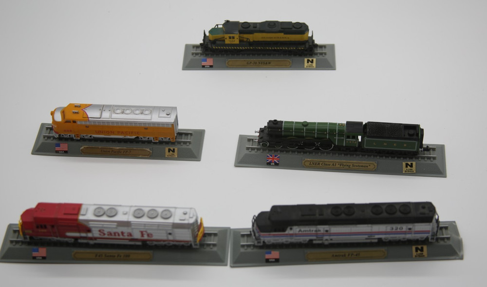 Train Replica’s die cast 1:31 scale 5 diesel locomotive engines