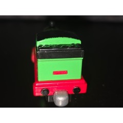 Thomas & Friends Percy Take-n-Play Die-Cast Metal Magnetic Train Engine R8648