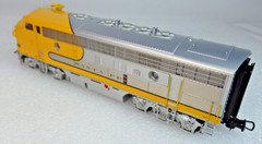 MTH HO F7A Santa Fe Yellow Bonnet DCC w/Sound 3 rail incld 2 rail convert truck