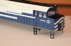 *SHELL ONLY* HO Scale WALTHERS TRAINLINE F40PH LOCOMOTIVE METROLINK #840 READ!!
