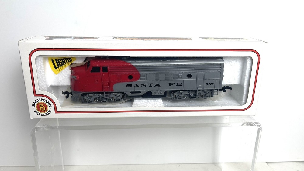 Bachmann HO Santa Fe Warbonnet 307 Diesel EMD F9 Locomotive Open Box