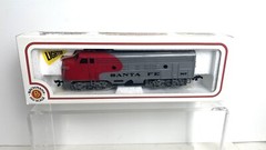 Bachmann HO Santa Fe Warbonnet 307 Diesel EMD F9 Locomotive Open Box