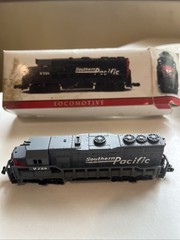 Southern Pacific Locomotive 9725 Model – Approximately 4.5” In Length.