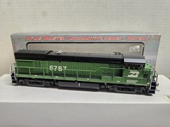 HO Scale Atlas Silver 10001147 U30B Low Nose, BN Burlington Northern #5787
