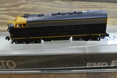 Kato 176-0910 N Scale Santa Fe Diesel Locomotive #272 LN F7-A