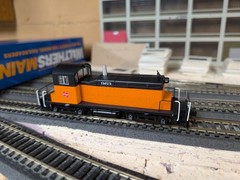 JJK WALTHERS MAINLINE EMD SW1 – MILW MILWAUKEE ROAD #963 – DC VERSION – #19244