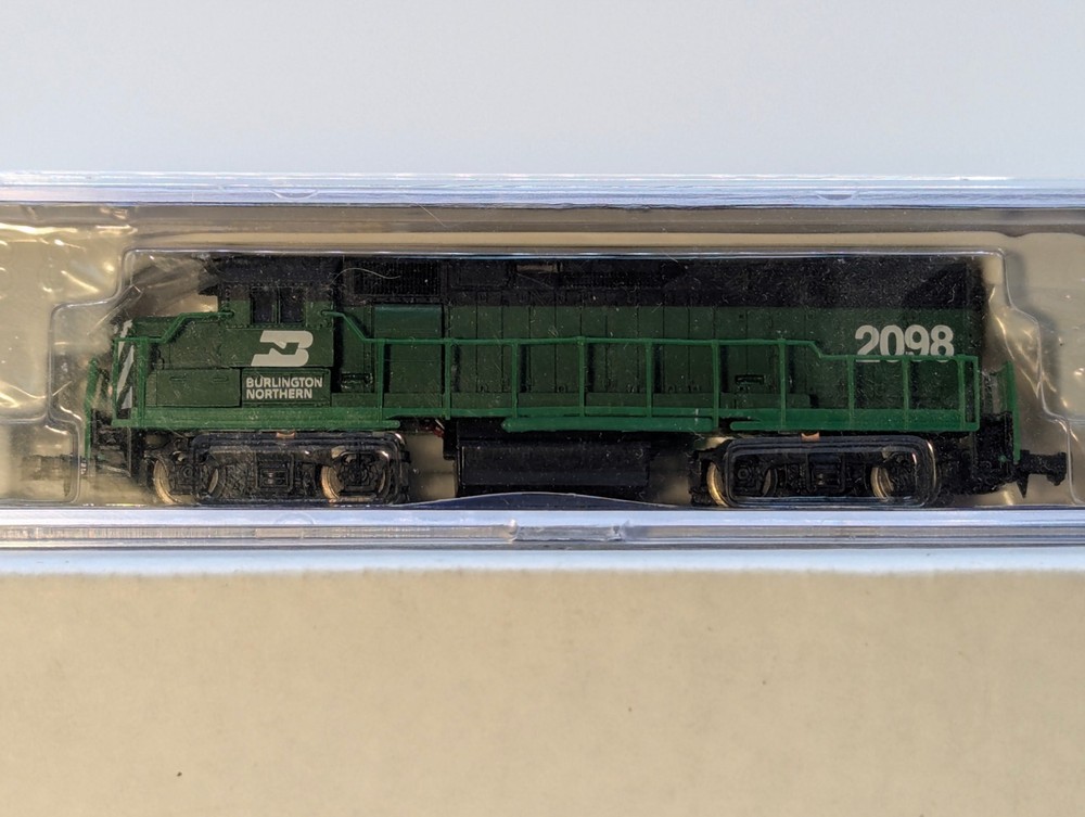 Life-Like 7841 GP38 Locomotive Burlington Northern BN 2098