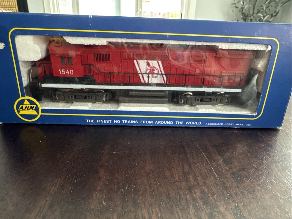 HO Scale AHM, Alco Century 424 Diesel Locomotive, CNJ, Red, 1540 – 5015
