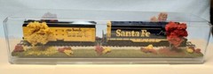 HO SCALE 16″ SINGLE TRACK DISPLAY CASE – “FALL FOLIAGE SCENE”-FOR ANY HO