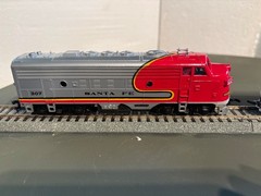 Lot of 2: HO Bachmann Santa Fe EMD F9 (25-724)
