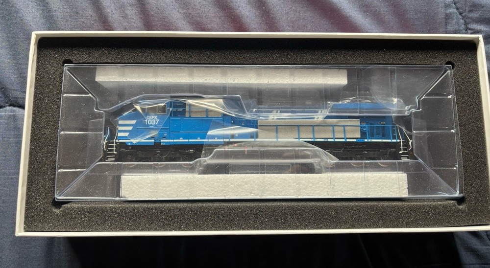 HO Scale Scaletrains CEFX AC4400CW #1037 w/ DCC & Sound