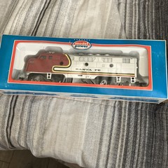 HO Scale Model Power, F3 Diesel Locomotive Santa Fe Warbonnet Red, NO # – 6730