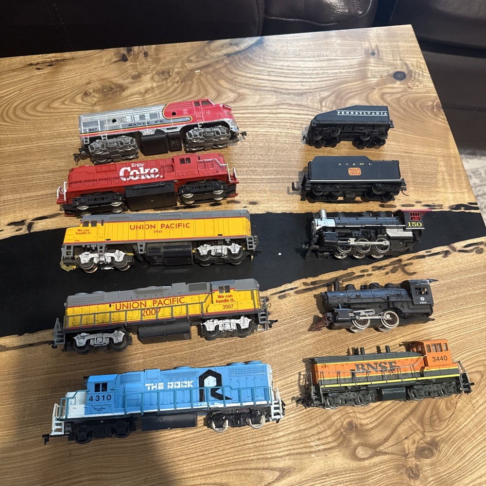Group Lot Of Vintage Ho Train Engines Engine Locomotive Assorted
