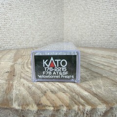 KATO 176-2215 ATSF Santa Fe Yellowbonnet Freight EMD F7B Diesel N Scale
