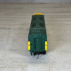 HO Scale Chicago North Western E7 Diesel Locomotive #5008-A Yellow Green