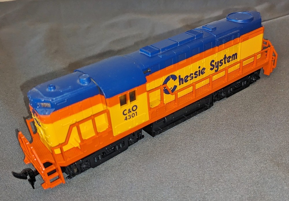 MEHANO ELECTRIC LOCOMOTIVE CHESSIE SYSTEM C&O 4301 HO MODEL TRAIN ENGINE