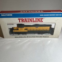 WALTHERS TRAINLINE HO 4307 CHICAGO NORTHWESTERN GP9 DIESEL + BOX