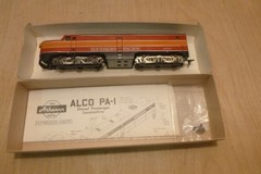 Athearn Trains HO S.P 3306 PA1 & PB1 Powered A & Non-Powered B Diesel Engines