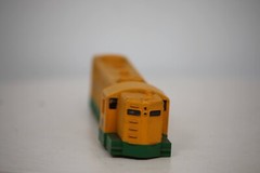 HO SCALE READING GP-18 LOCOMOTIVE SHELL 1:87 Gauge Yellow Green