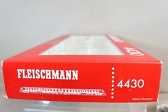 FLEISCHMANN 4430 4432 DB CLASS BR 614 SUBURBAN DIESEL LOCOMOTIVE & COACH SET on