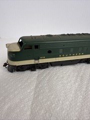 Ho Scale Diesel Locomotive, Southern Rail Road, #6718 Runs And Lights