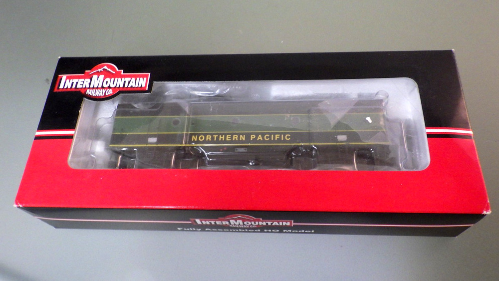 HO-InterMountain EMD F3B Powered Locomotive in Opened Box * NP Northern Pacific